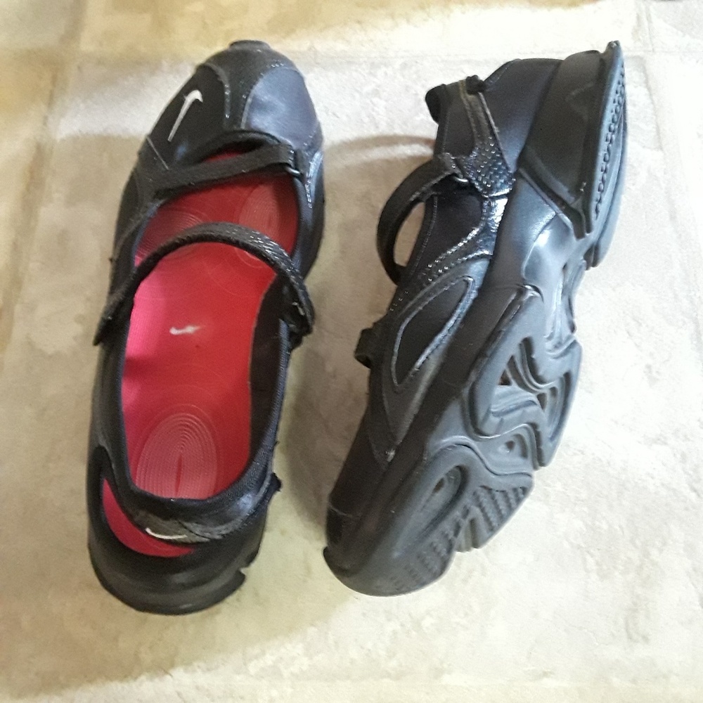 Nike like new black Mary Jane flats size 9